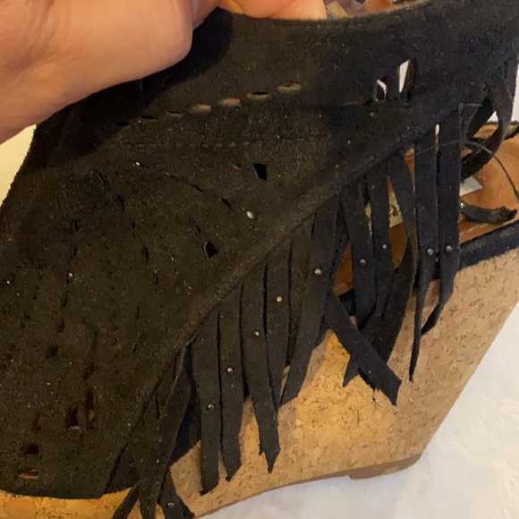 Black, peep toe, fringe wedges…. SPOT ON! - Picture 4 of 6